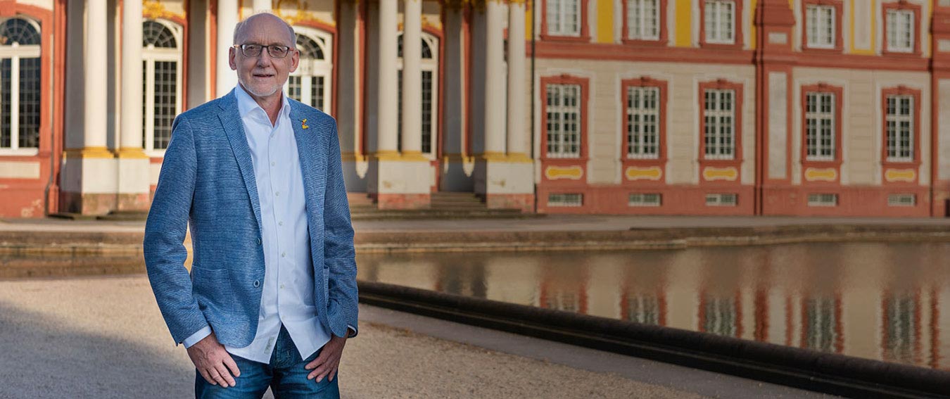 Thomas Liebscher vor Bruchsaler Schloss mit Verlauf
